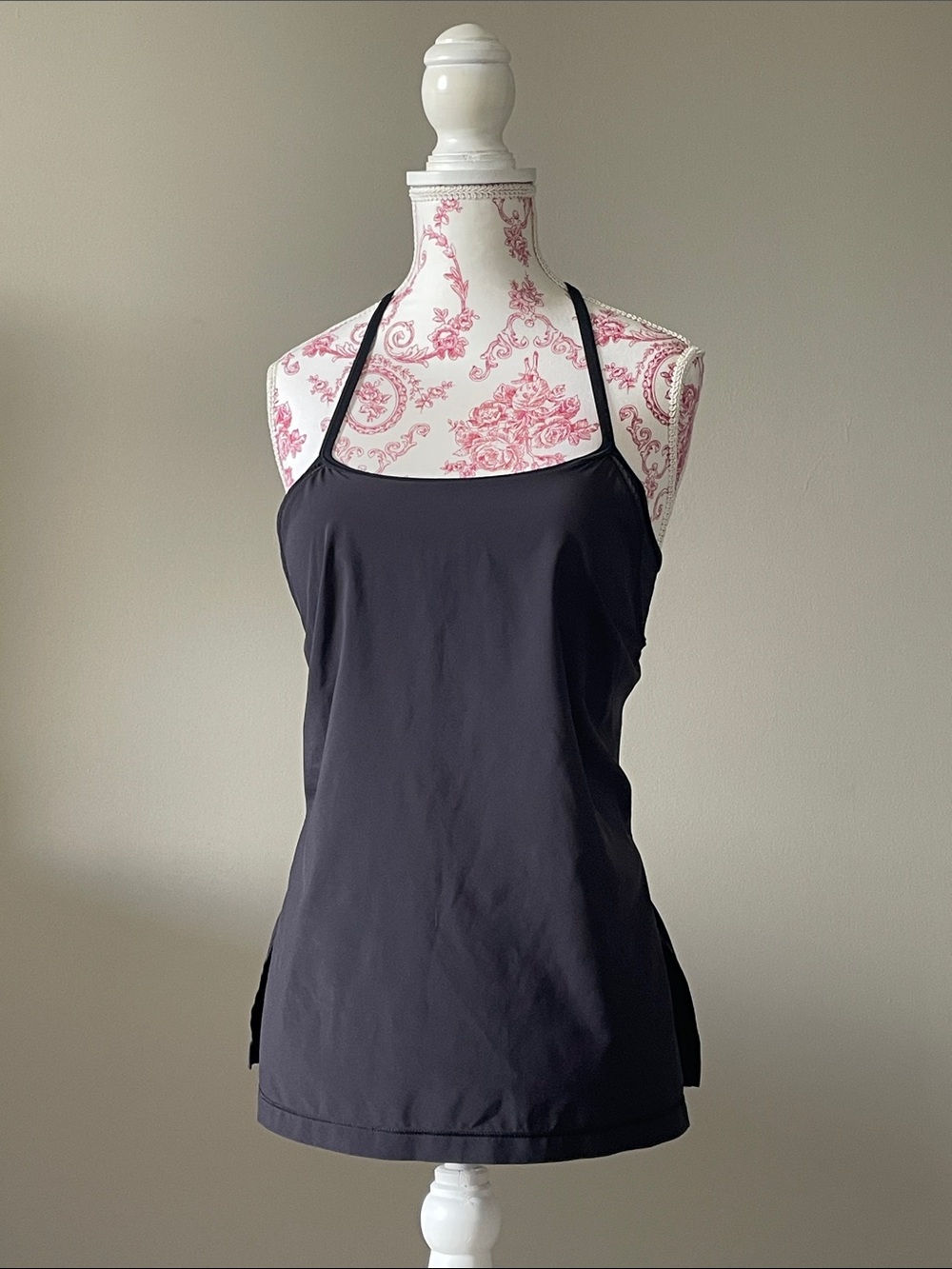 Lululemon Women's Black Halter Tank Top Size 6